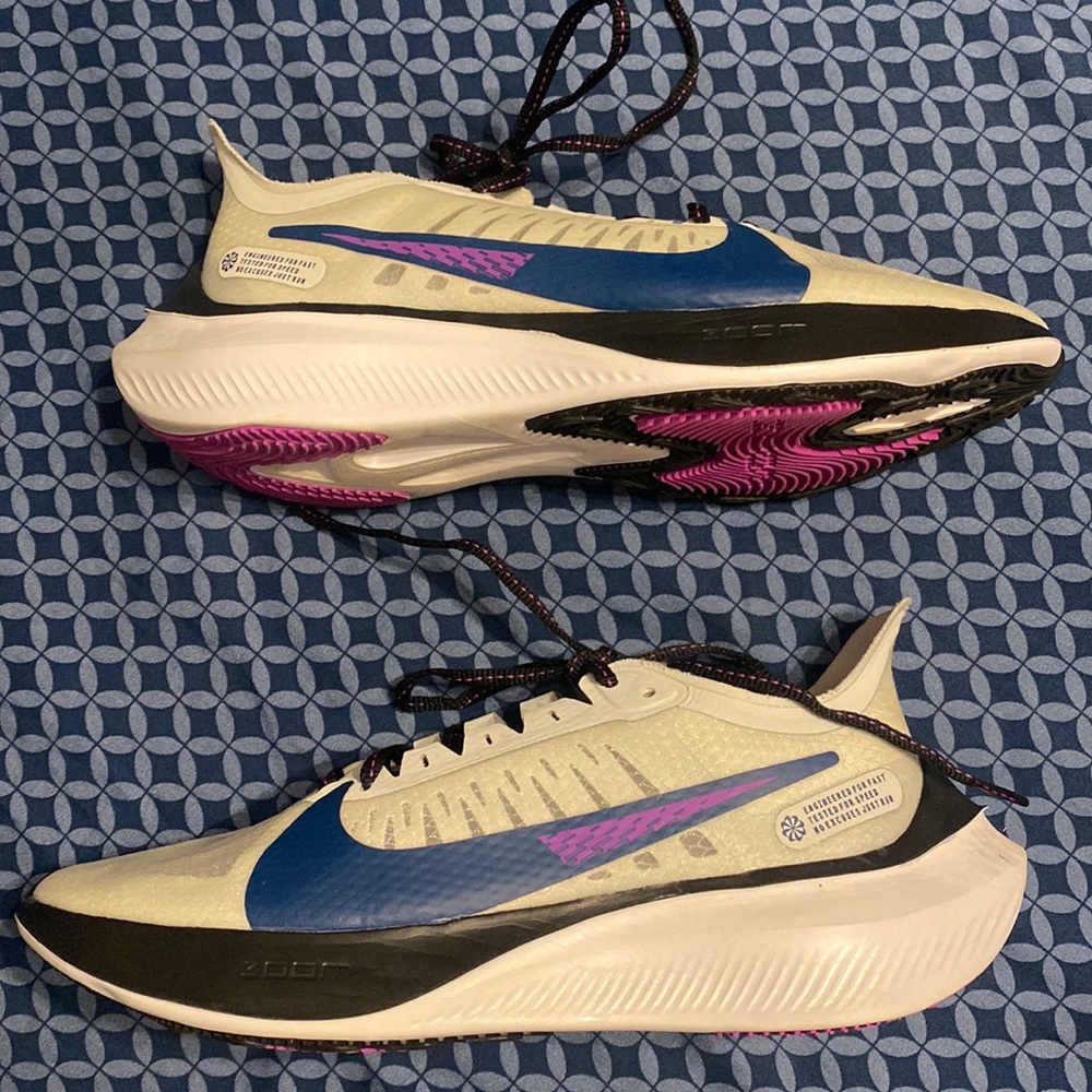 Like New Womens Nike Zoom Gravity